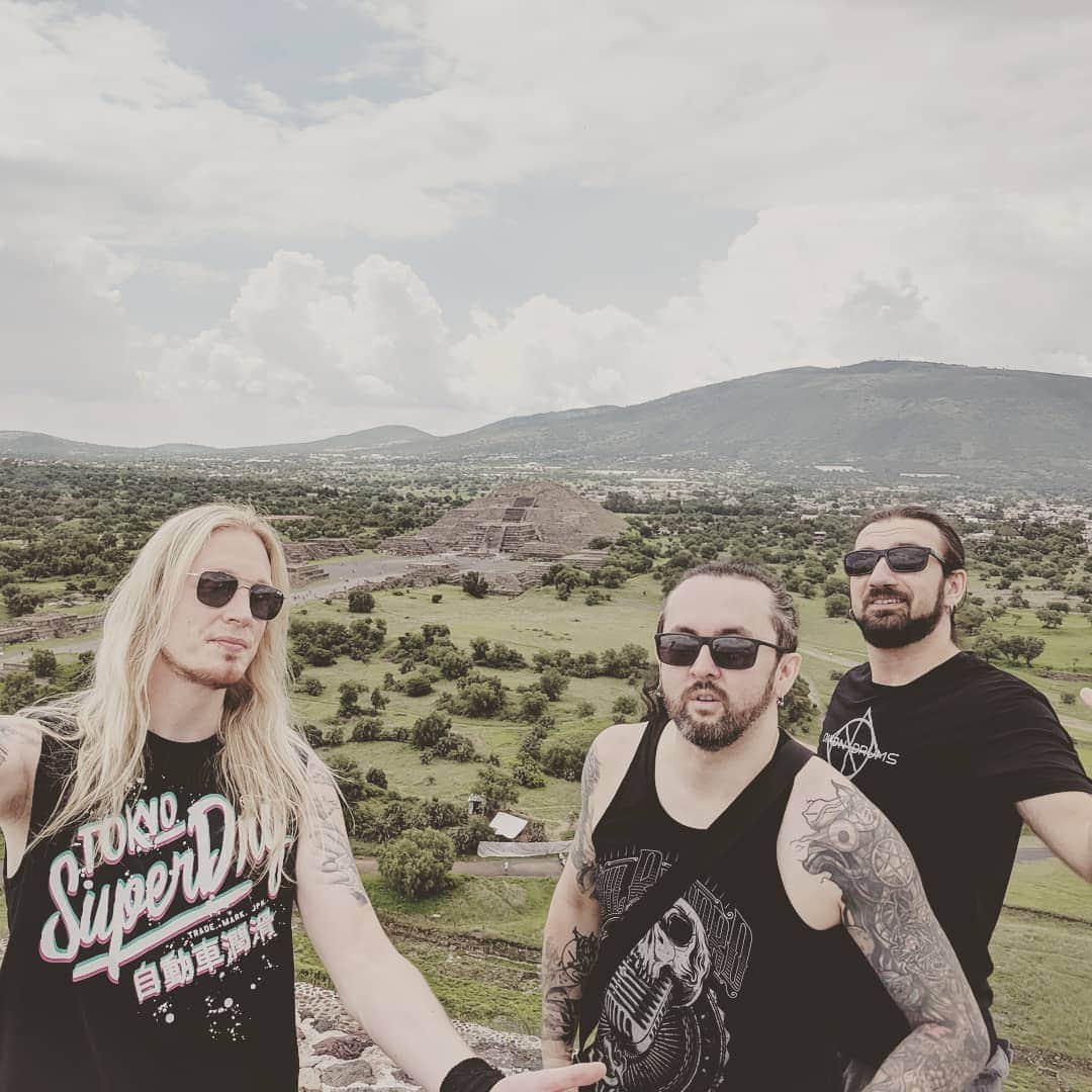 DragonForceさんのインスタグラム写真 - (DragonForceInstagram)「We're in Mexico at the top of the pyramid of the sun, Teotihuacan! Looking forward to playing the Sambo combat show tomorrow! Who's cumming?  #dragonforce @omgitsmarclol @evilfredos @geeanzalone #heavymetal #extremepowermetal #powermetal #guitar #guitars #guitarsolo #sambocombat #combatsambo #mma #mmafighter」7月13日 8時12分 - dragonforcehq