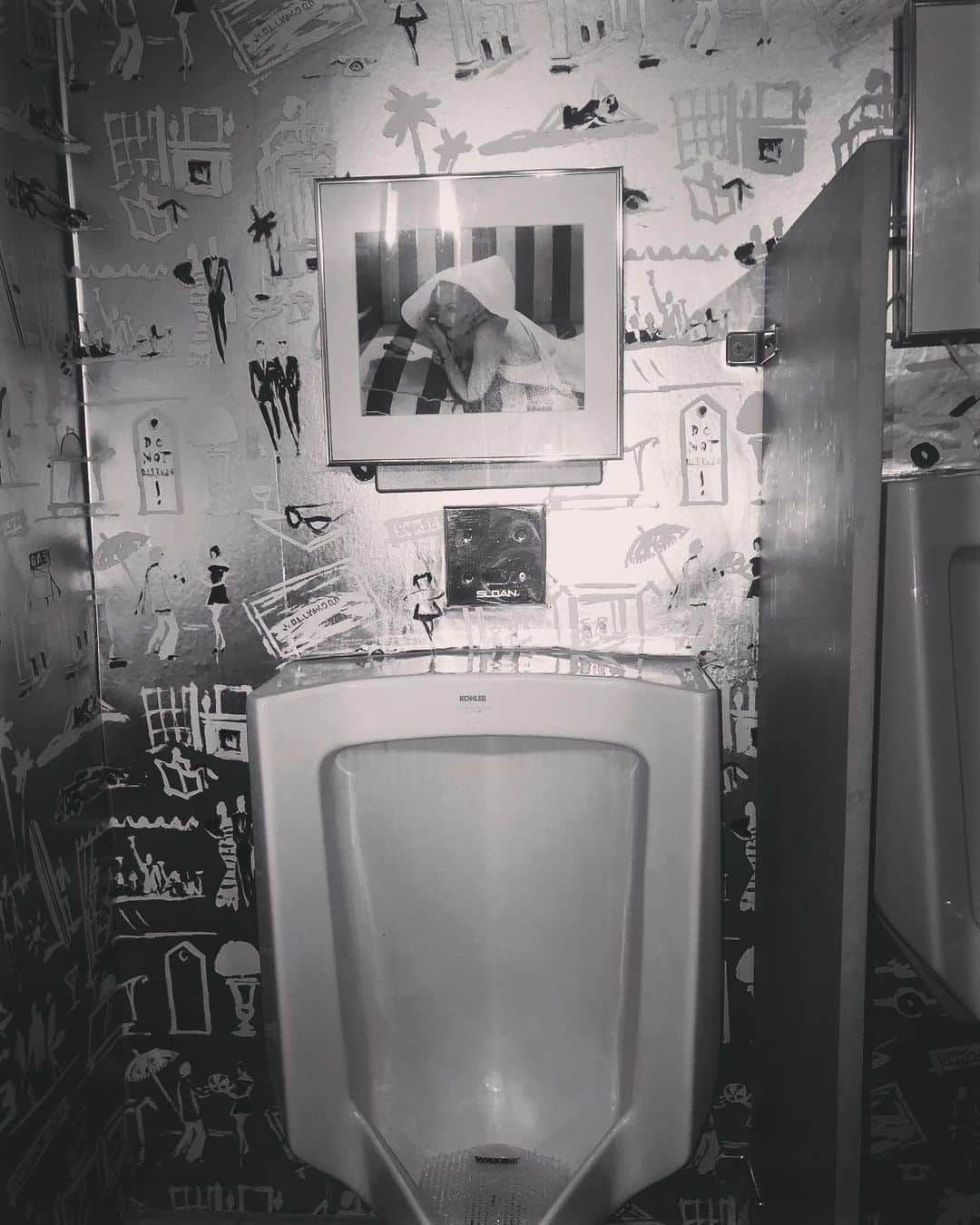 スティーヴン・クラインさんのインスタグラム写真 - (スティーヴン・クラインInstagram)「Urinal #12 Sunset Towers Los Angeles」7月13日 8時20分 - stevenkleinstudio