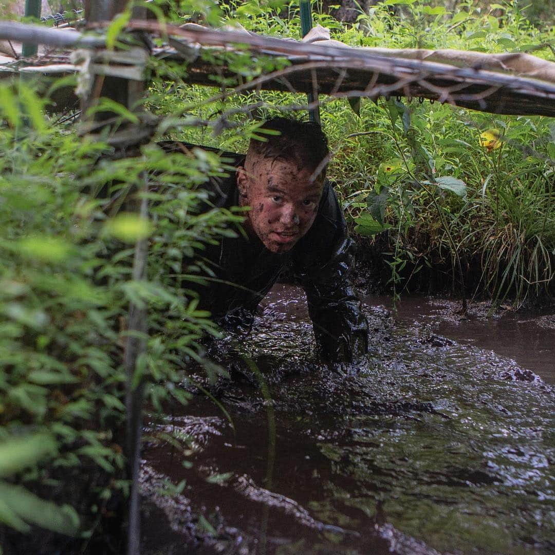 アメリカ海兵隊さんのインスタグラム写真 - (アメリカ海兵隊Instagram)「Dirty Work  Sgt. Damian McDaniel with @2ndmlg_marines, high crawls under barbed wire during an endurance course at the battle skills training school at Camp Lejeune, North Carolina. (U.S. Marine Corps photo by Lance Cpl. Scott Jenkins)  #Marines #Military #USMC #Training #MudRun」7月13日 8時29分 - marines