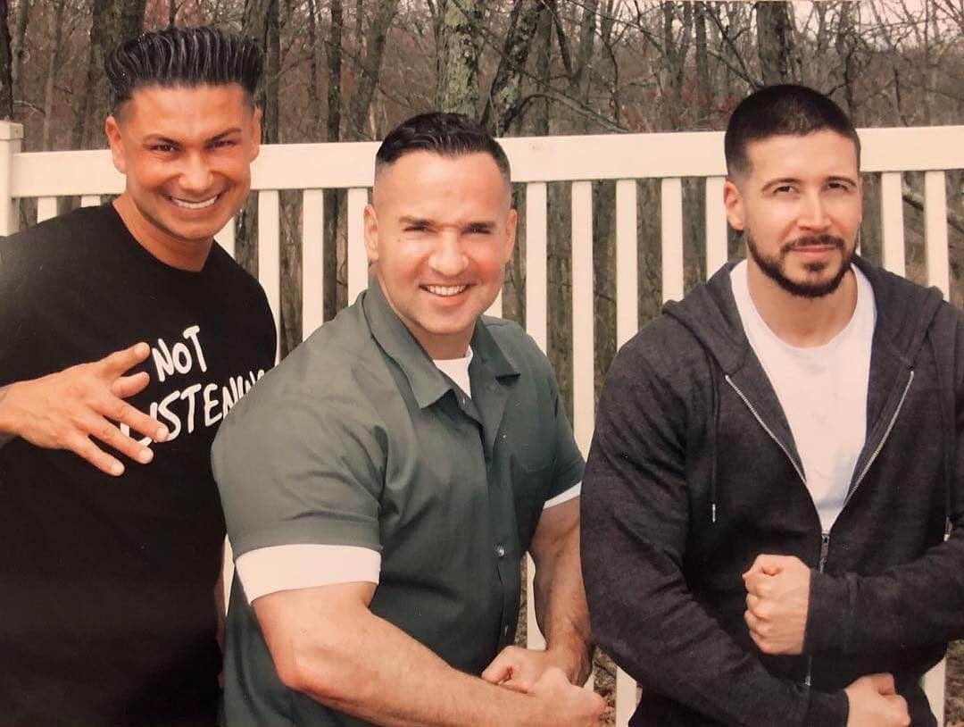 E! Onlineさんのインスタグラム写真 - (E! OnlineInstagram)「#JerseyShore's Pauly D is giving an update on Mike's prison situation: "He's just so happy to get it over with and he just wants to come out." Link in bio for more on his visit where he even saw #FyreFestival's Billy McFarland. (📷: @mikethesituation)」7月13日 8時31分 - enews