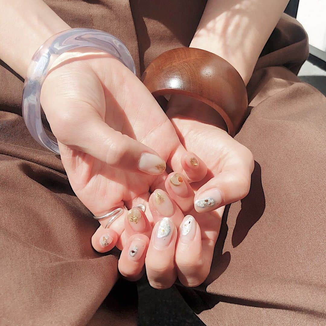 MIKI OKAMOTOさんのインスタグラム写真 - (MIKI OKAMOTOInstagram)「. . . silver×gold ☺︎♡ 久々のmy nail（セルフ） . . . . 7.8月はご予約埋まりやすいため お早めのご連絡お待ちしております🙇‍♀️ . . インスタのDMからも ご予約受付中です📫 . ご予約の際、 第三希望までお日にちとお時間を 教えていただけるとスムーズです☺️ *詳しくはハイライトを✓ . . 皆様の御来店お待ちしております︎︎☺︎ . . #オフィスネイル #ショートネイル #おしゃれネイル #ちゅるんネイル #シンプルネイル #ニュアンスネイル #大人可愛いネイル #クリアネイル  #ブライダルネイル #個性派ネイル #ミラーネイル  #ちぐはぐネイル  #夏ネイル #네일아트  #透け感ネイル  #パラジェル #セルフネイル #美甲 #美爪 #inails #シルバーネイル  #福岡ネイルサロン #天神ネイルサロン  #nails #nailart #nailaddict #ネイルデザイン #ジェルネイル #nail」7月13日 8時40分 - __.nail.mk