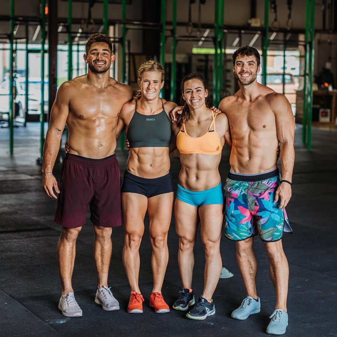 Camille Leblanc-Bazinetさんのインスタグラム写真 - (Camille Leblanc-BazinetInstagram)「Day 1 of crossfit games training in with beastest people (best and beast) 😜👊🏽⭐️ “ Start with team murph: 1,600 mile with liter 100 work push press 100 synchro goes to back 100 worm squat 1,600m run with someone in a liter “  Bob sled sprint “ 10-8-6-4-2 squat snatch ladder 145-150-160-175-185 “ 3 rounds  15/20 cal bike or ski Hsw obstacle course  45” bob sled Hsw obstacle course 🙌🏽⭐️😜 “  Now ready for all the food and chill  @jessicargriffith @cmooneycf @alecsmith8 #teamck @crossfitkrypton 📸 @joeandacamera」7月13日 8時51分 - camillelbaz