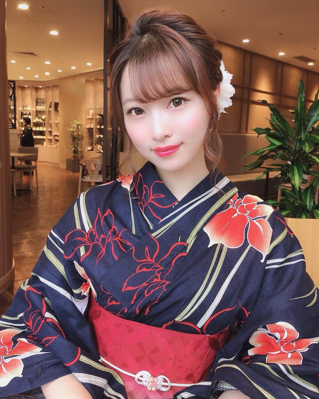 のインスタグラム：「. おはようございます☺️💕. @wbcnagoya でソノクイーンをやってもうすぐ1ヶ月。 頬のたるみが気にならなくなってきて嬉しい💓. 今日も1日頑張りましょう🥰💕. #浴衣 #浴衣ヘア #浴衣女子 #yukata #hairarrange #japan #japanesegirl #instalove #wbc #愛知 #名古屋 #ウェルネスビューティークリニック名古屋院 #hife #ソノクイーン #リフトアップ #栄 #美容 #美容皮膚科 #レーザー #小顔効果 #アンチエイジング #뷰티스타그램 #오늘뭐입지 #얼스타그램 #뷰티스타그램 #goodmorning」