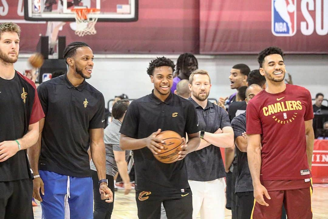 キャブスさんのインスタグラム写真 - (キャブスInstagram)「Friday Feeling x last day of #CavsSummer! ☀️ 🏀」7月13日 9時01分 - cavs