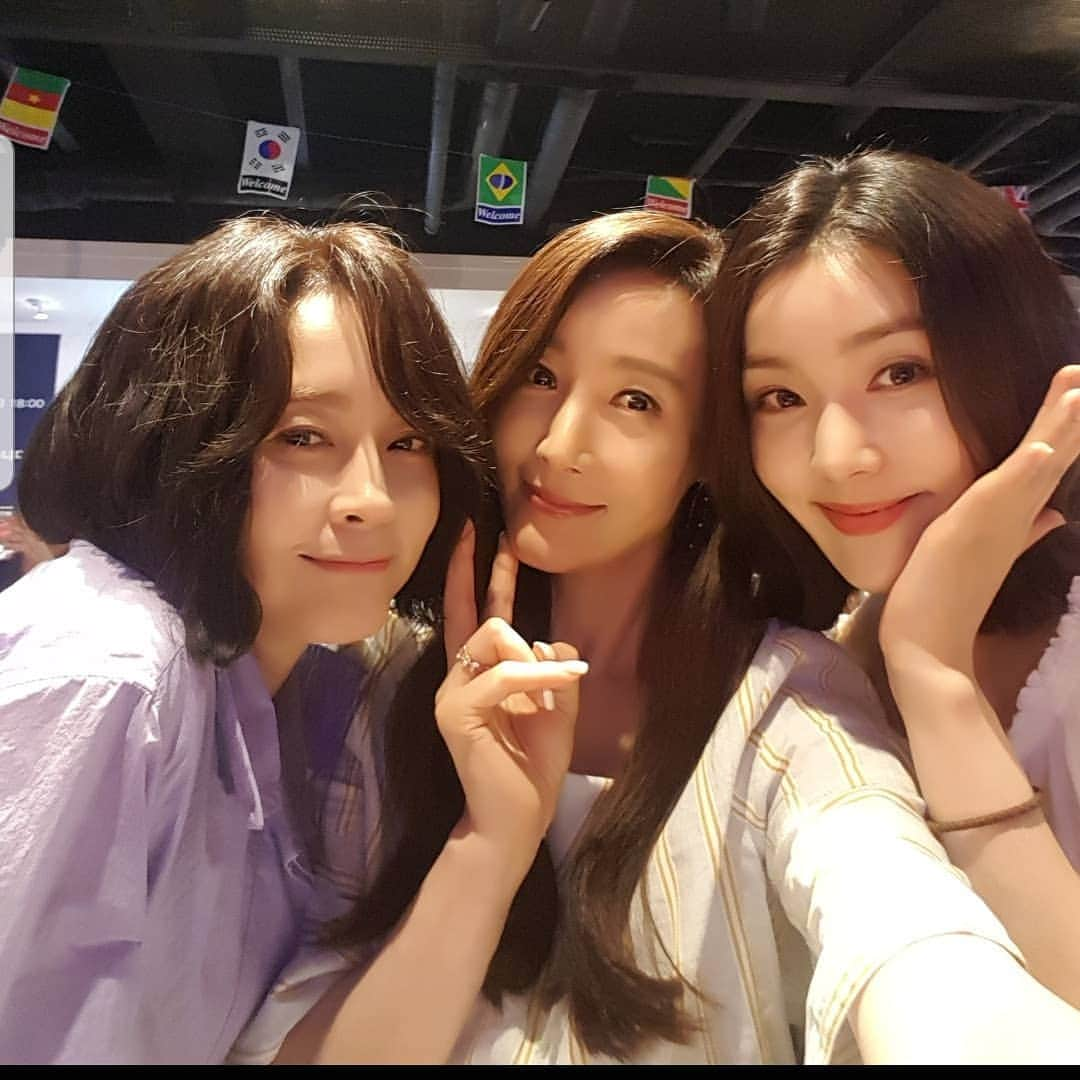 ト・ジウォンのインスタグラム：「#도지원 #dojiwon #kbs2drama  #단하나의사랑 #종방연현장 #선배 님#후배 들 #수고많으셨습니다 🙆‍♀️ #이정섭감독님 #최윤교작가님  #발레드라마#멋지게#만들어주셔서 #감사합니다❤️ #Everyone #thankyou very much  #goodluck」