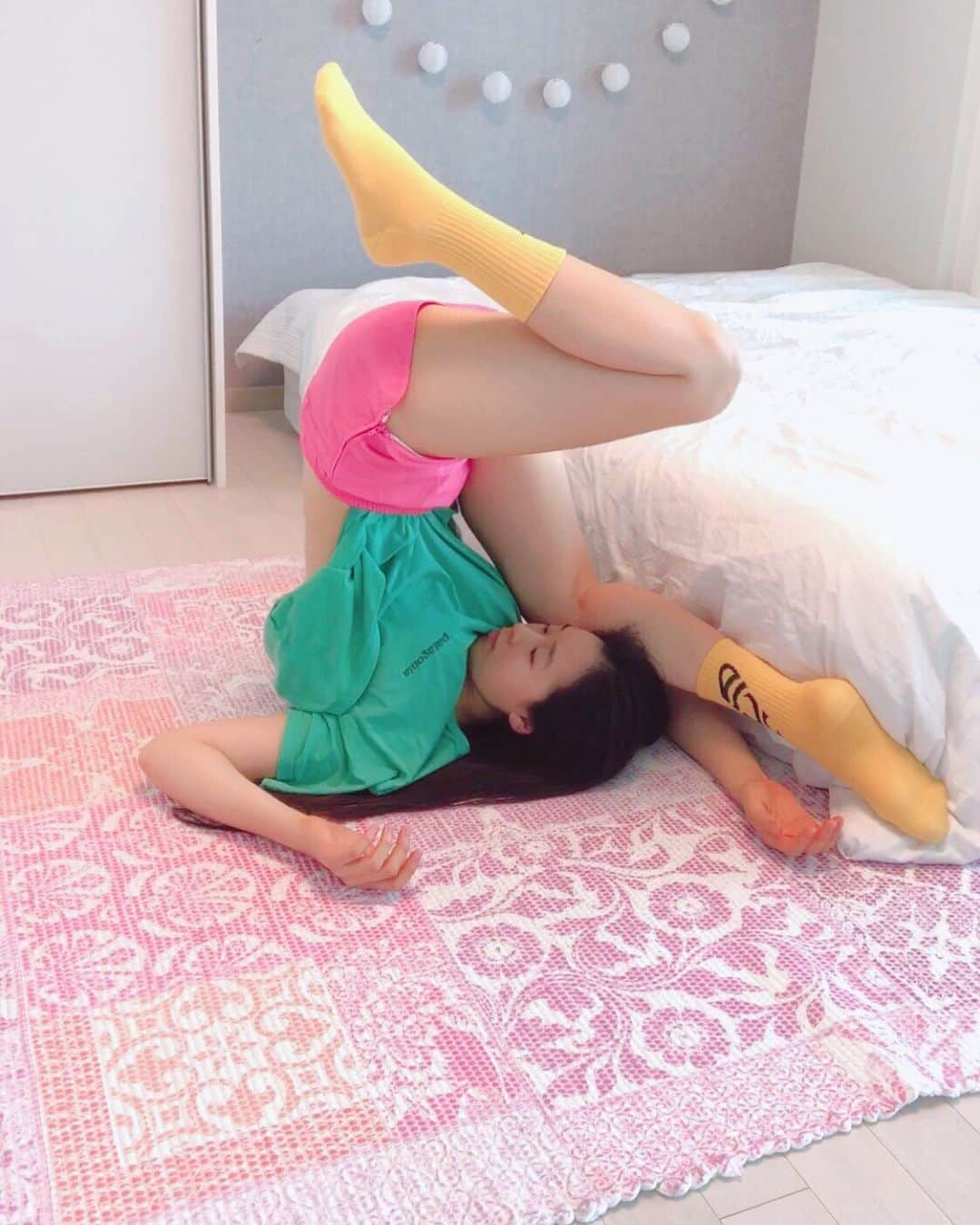 sanga yoginiさんのインスタグラム写真 - (sanga yoginiInstagram)「Yes I'm falling out of my bed」7月13日 9時23分 - sanga_yonini