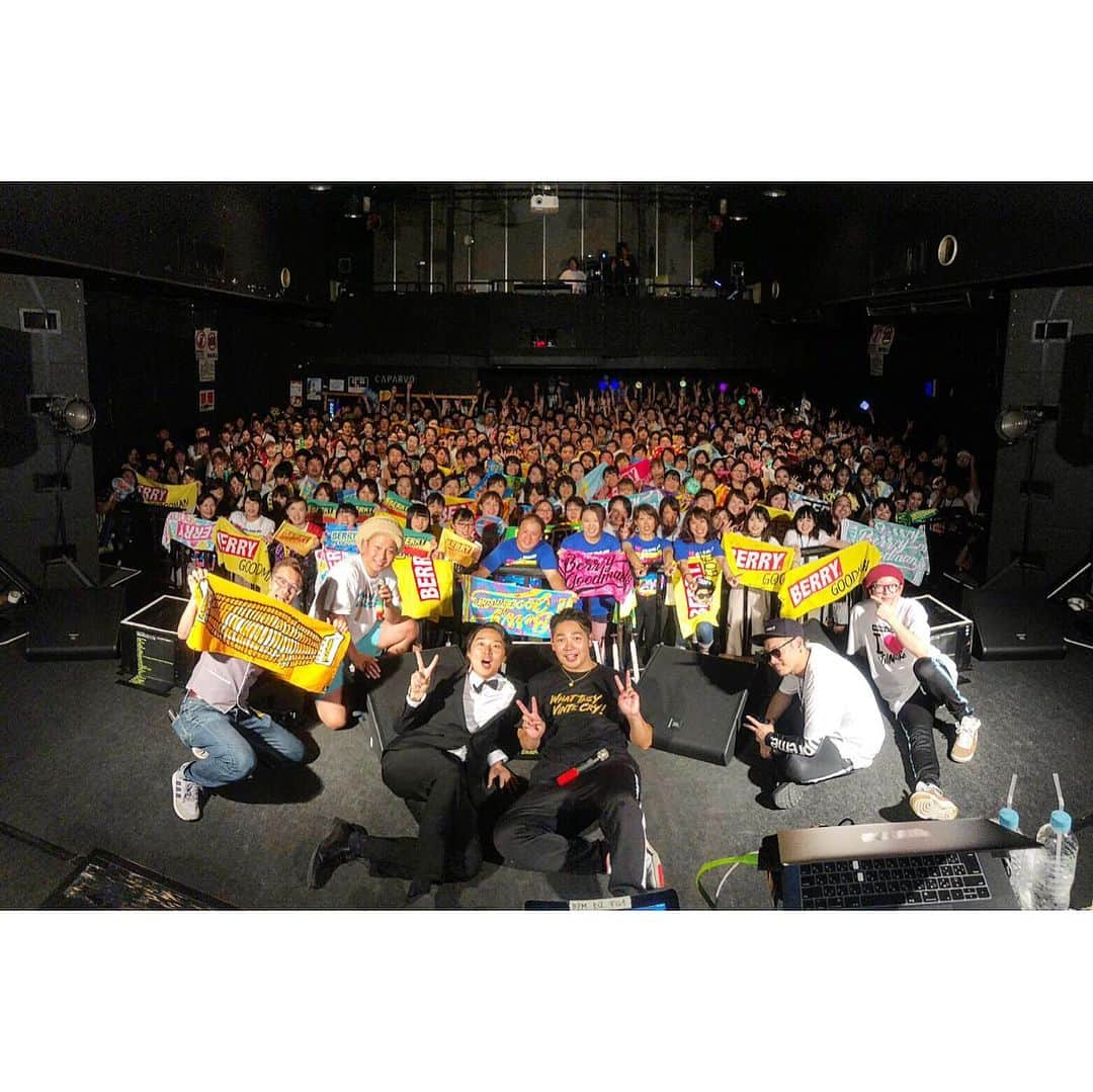 MOCAさんのインスタグラム写真 - (MOCAInstagram)「. . #ベリーグッドマン  #iAMtheBEST Tour 2019 . #アフターパーティー #みんなで行こう屋台村 . . これにてツアー終了😬👍 . ブチ上がりすぎましたね🥇 . . 鹿児島が大好き❤ . 鹿児島の人が好き✌️ . 屋台村が好き🍺 . . さぁ、いっきに フェスモードです🏝🤙 . 鹿児島→北海道へ✈️ .」7月13日 9時37分 - moca_berrygoodman