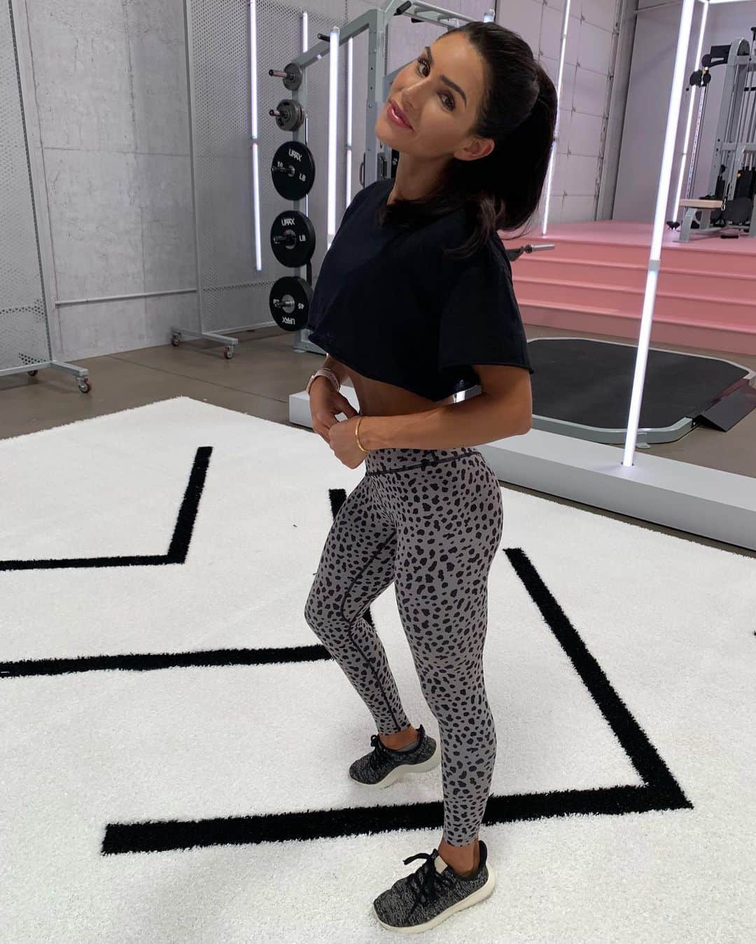 Alexia Clarkさんのインスタグラム写真 - (Alexia ClarkInstagram)「Am I a cheetah or a dalmatian? Still trying to figure it out!  Outfit tagged!  www.alexia-clark.com  #alexiaclark #queenofworkouts #queenteam #queen2019 #workout #fit #gym #leggings #ootd #fitgirl #fitforHisreason」7月13日 9時49分 - alexia_clark