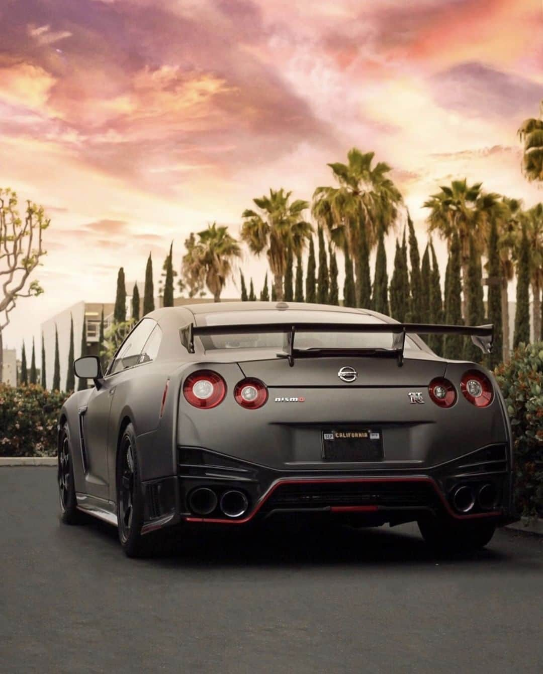 Nissanさんのインスタグラム写真 - (NissanInstagram)「Oh my... 😍 #OMGTR #GTR 📸: @missjuliadaniella」7月13日 10時00分 - nissan