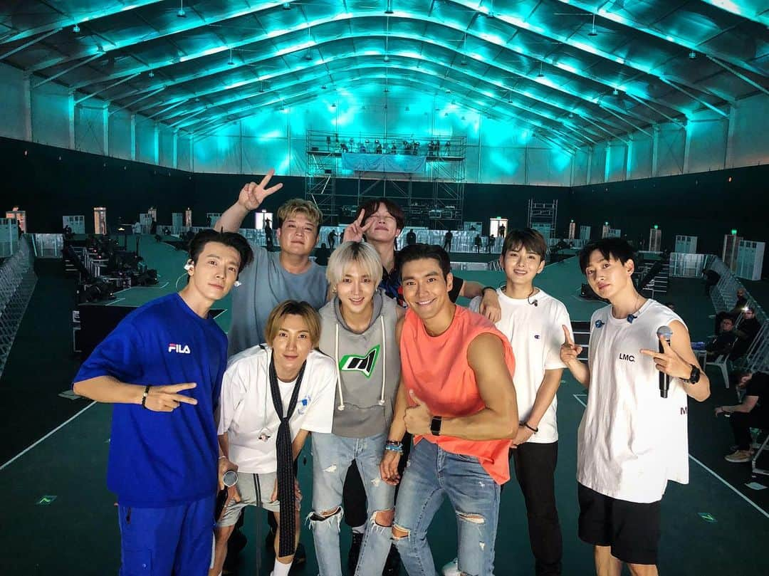 ドンヘさんのインスタグラム写真 - (ドンヘInstagram)「Thanks a lot Saudi ELF !! I’m so proud of you guys. talk a lot with members about Saudi ELF :) hope to see u again. thank you for having me today I’ll never for get ur scream and love :) good night !! see you tomorrow:) 👍❤️ we’re Super junior !!」7月13日 10時01分 - leedonghae