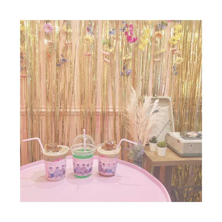 前川琳菜（りなち）さんのインスタグラム写真 - (前川琳菜（りなち）Instagram)「✩‧₊˚ . . 新大久保のお気に入りカフェにて🍰🎀 BTSの6th記念イベントしてたから 友達と一緒にカップホルダー ゲットしてきたよ〜😍💖💕 . そして今日は待ちに待ったライブ...🤭💭💕 思いっきりはしゃいでくるっ❣️❣️❣️ . . #카페 #카페스타그램 #카페그램 #카페투어 #인스타카페 #예쁜카페 #카페맛집 #카페타임 #防弾少年団 #bts #btsarmy #6yearswithbts #新大久保 #新大久保カフェ #しのくぼ #映え活 #カップホルダー」7月13日 10時01分 - rina__maekawa