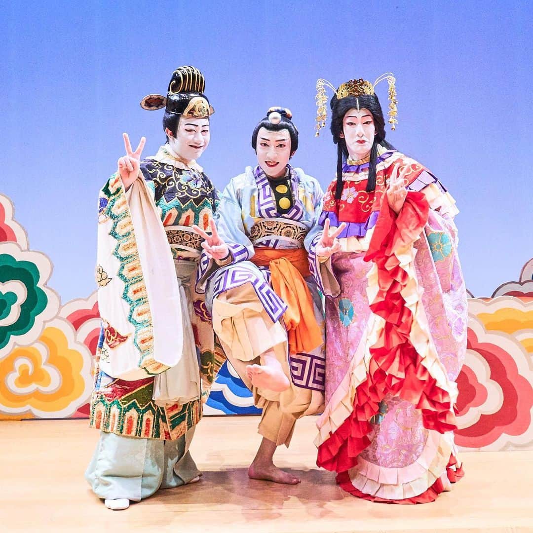 市川蔦之助さんのインスタグラム写真 - (市川蔦之助Instagram)「昨年の、、 第一回 #蔦之会 より‼️ #中村壱太郎 さん #尾上右近 さん ホントにホントに有難うございました✨ お二人が背中を押してくれての、 第二回‼️ 全力で頑張ります‼️ 皆様のお越しをお待ちしております🤗 . 【『蔦之会』各プレイガイドで検索🔎】 •キョードー横浜　045-671-9911 •チケットぴあ　0570-02-9999（Pコード：494-553） •ローソンチケット 0570-084-003（Lコード：32958） •イープラス .  #吉原雀 #博奕十王 #尾上松也 #中村梅丸 #市川荒五郎 #尾上音一朗 #市川蔦之助」7月13日 10時48分 - tsutanosuke