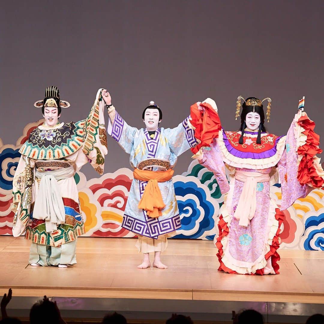 市川蔦之助さんのインスタグラム写真 - (市川蔦之助Instagram)「昨年の、、 第一回 #蔦之会 より‼️ #中村壱太郎 さん #尾上右近 さん ホントにホントに有難うございました✨ お二人が背中を押してくれての、 第二回‼️ 全力で頑張ります‼️ 皆様のお越しをお待ちしております🤗 . 【『蔦之会』各プレイガイドで検索🔎】 •キョードー横浜　045-671-9911 •チケットぴあ　0570-02-9999（Pコード：494-553） •ローソンチケット 0570-084-003（Lコード：32958） •イープラス .  #吉原雀 #博奕十王 #尾上松也 #中村梅丸 #市川荒五郎 #尾上音一朗 #市川蔦之助」7月13日 10時48分 - tsutanosuke