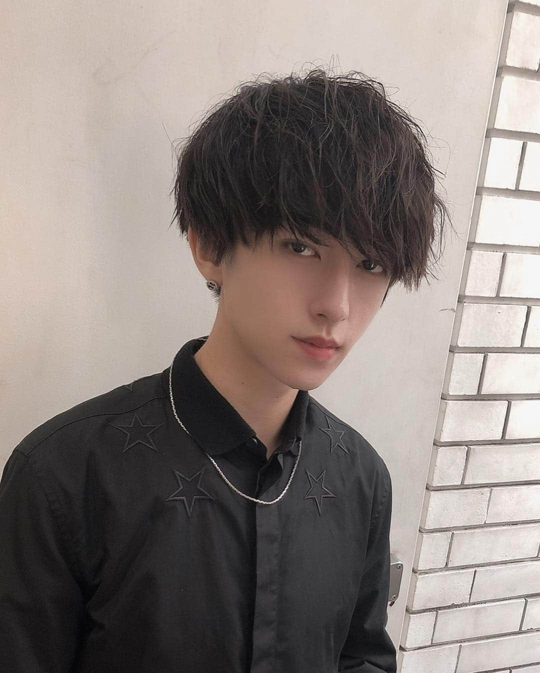 齋藤正太さんのインスタグラム写真 - (齋藤正太Instagram)「new hair @lv_iw  やりすぎないウエット質感  ソフトツイストスパイラル  モデルは イケメンユーチューバー イケメンな上に謙虚 素敵なモデルさんでした。  #美容師 #マッシュ#メンズヘア #メンズカット#韓国好きな人と繋がりたい #横浜流星 #パーマ#スパイラルパーマ#ツイストパーマ#防弾少年団好きな人と繋がりたい #山﨑賢人 #マッシュウルフ#メンズカラー#美容師#韓国ファッション#おしゃれさんと繋がりたい #パーマスタイル #ullzangboy  #셀카#韓国ヘア #패션#メンズパーマ」7月13日 10時52分 - signal8756