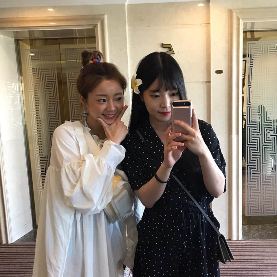 ユ・ボファさんのインスタグラム写真 - (ユ・ボファInstagram)「새카맣게탄보화👩🏾‍🦰타도하얀예승콩👩🏻 집에와서 정리하고나니 새벽6시에 잤는데 베트남 시간 기준으로 8시 일어남;; 오늘부터 현실 받아들이고 이유3일장 준비해봅니다🧡 #보화투어 #끝 #현실부정 #인생 다시없을 #사서고생하는여행」7月13日 11時00分 - yoobohwa