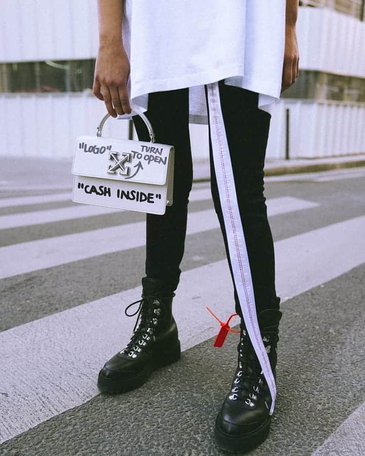 OFF-WHITE C/O VIRGIL ABLOHさんのインスタグラム写真 - (OFF-WHITE C/O VIRGIL ABLOHInstagram)「[latest delivery] fw19 women's Off-White™ now available at @off___white__paris」7月13日 11時04分 - off____white