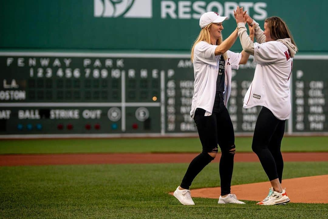 アリッサ・ナアーさんのインスタグラム写真 - (アリッサ・ナアーInstagram)「Thank you @redsox for an incredible night at Fenway!!」7月13日 11時05分 - alyssanaeher