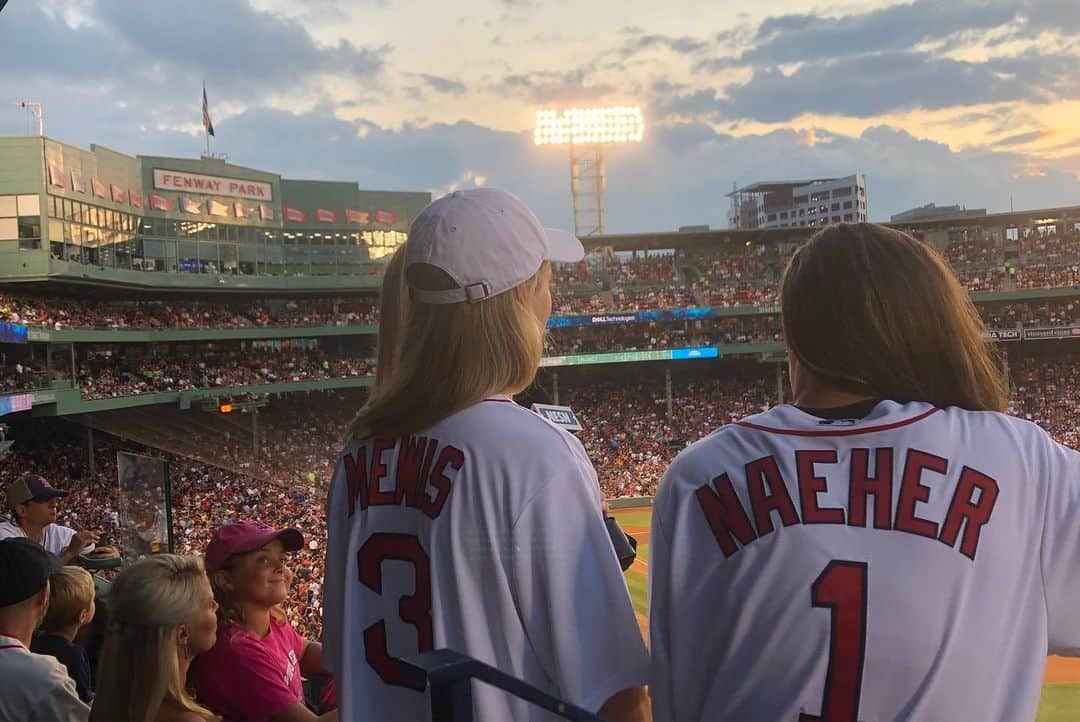 アリッサ・ナアーさんのインスタグラム写真 - (アリッサ・ナアーInstagram)「Thank you @redsox for an incredible night at Fenway!!」7月13日 11時05分 - alyssanaeher