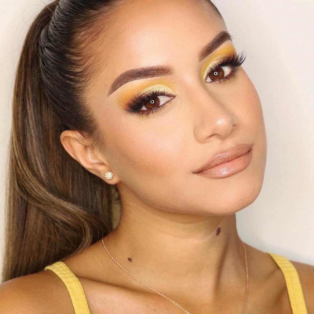 Benefit Cosmeticsさんのインスタグラム写真 - (Benefit CosmeticsInstagram)「Say yellow to gorgeous #benefitbrows! 🌻 @heygabyarria goes for #goofproofbrowpencil in shade 3 & #gimmebrow+ volumizing brow gel in shade 3.5 to build these brows & #rockateur blush to brighten up her complexion! #regram #friendswithbenefit」7月13日 11時19分 - benefitcosmetics