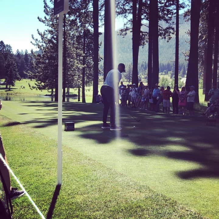 レイ・アレンのインスタグラム：「Just a few pics from my round today. My guys @larryfitzgerald and #jerryrice were great to be with for the round. Two Hall of Fame players and people as well!  I didn't play my best but tomorrow is a new day and im ready for it! #accgolf #tahoe #edgewood @kyle_lowry7 @acchampionship」