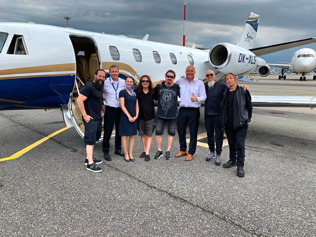 ドリーム・シアターさんのインスタグラム写真 - (ドリーム・シアターInstagram)「Thanks to the captain and crew for getting us to Warsaw safety and in style!」7月13日 22時44分 - dreamtheaterofficial