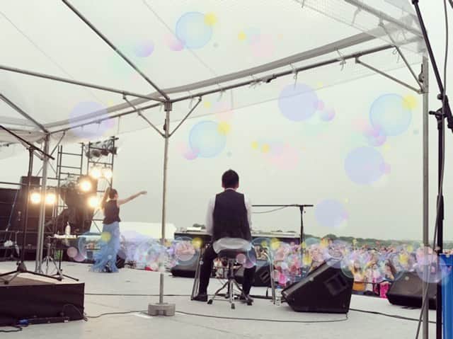小柳ゆきのインスタグラム：「Sakai super summur kick of2019！！ お久しぶりでしたが、今日もかっちょいいソロを披露してくださったキーボード櫻井大介さんとご一緒🙂 . 境町の皆さん温かく迎えてくださいました💕 とっても楽しかったです、ありがとう！！！✨」