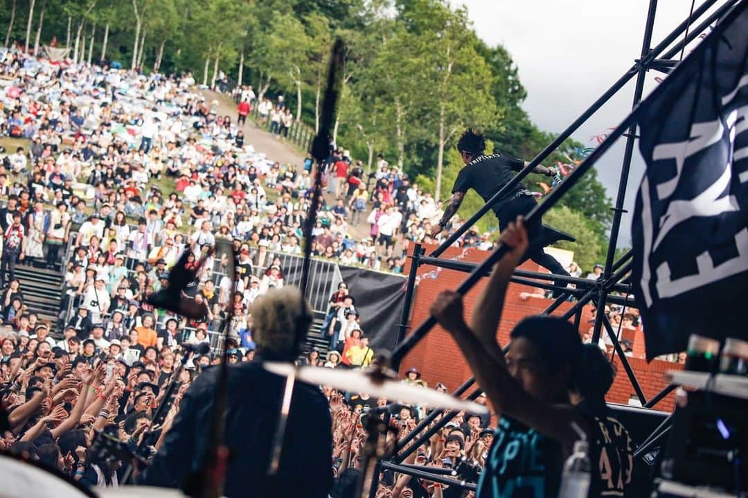 MAH さんのインスタグラム写真 - (MAH Instagram)「TRIPLE AXE TAKEOVER at JOIN ALIVE 2019.  #SiM #HEYSMITH #coldrain #TAT2019  Photo @kouhey0622」7月13日 21時19分 - mahfromsim