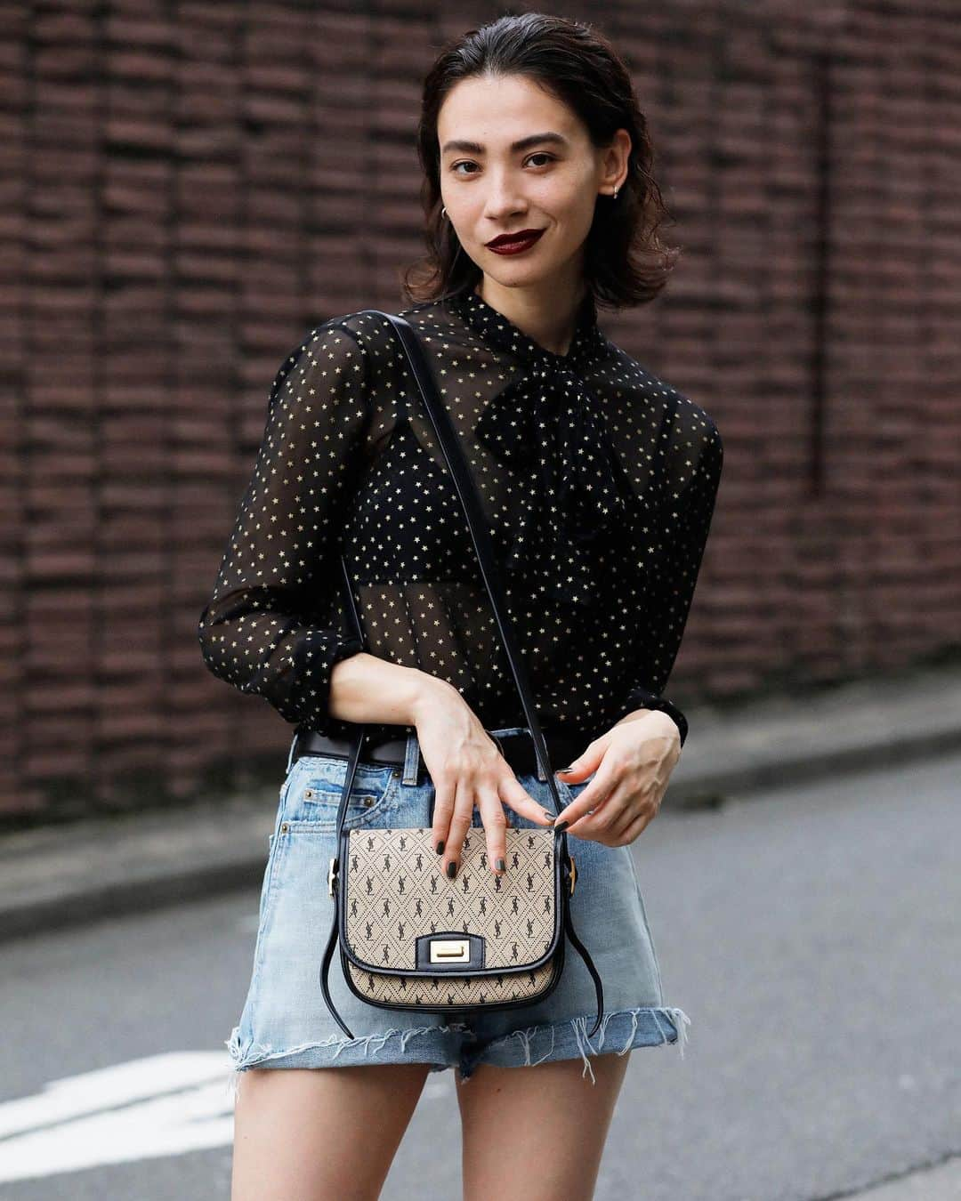 Droptokyoさんのインスタグラム写真 - (DroptokyoInstagram)「TOKYO STREET STYLE Name: @miyukiemond  Shirt: @ysl Pants: @ysl  Bag: @ysl  #YSL#SaintLaurent#YvesSaintLaurent#pr#streetstyle#droptokyo#tokyo#japan#streetscene#streetfashion#streetwear#streetculture#fashion#bag#サンローラン Photography: @cazumax Hair&Make-up&: @tubasakase」7月13日 21時18分 - drop_tokyo