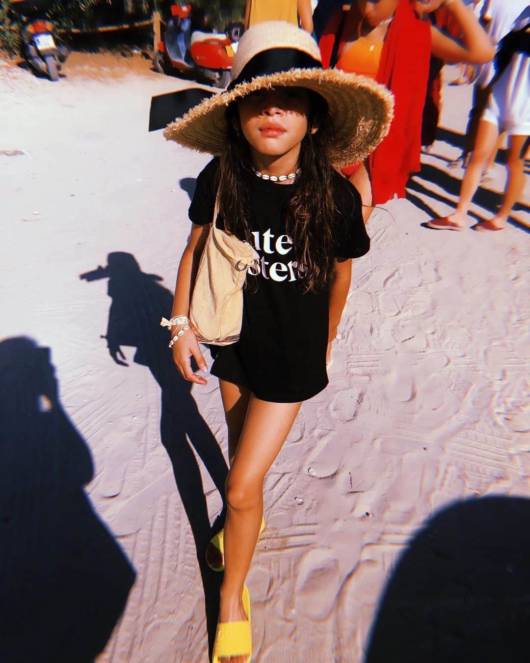 Chiquinquira Delgadoさんのインスタグラム写真 - (Chiquinquira DelgadoInstagram)「Alguien sabe quien se habrá llevado mi sombrerito? 🧐♥️ #beachmode  #ibiza🍒」7月13日 21時15分 - chiqui_delgado