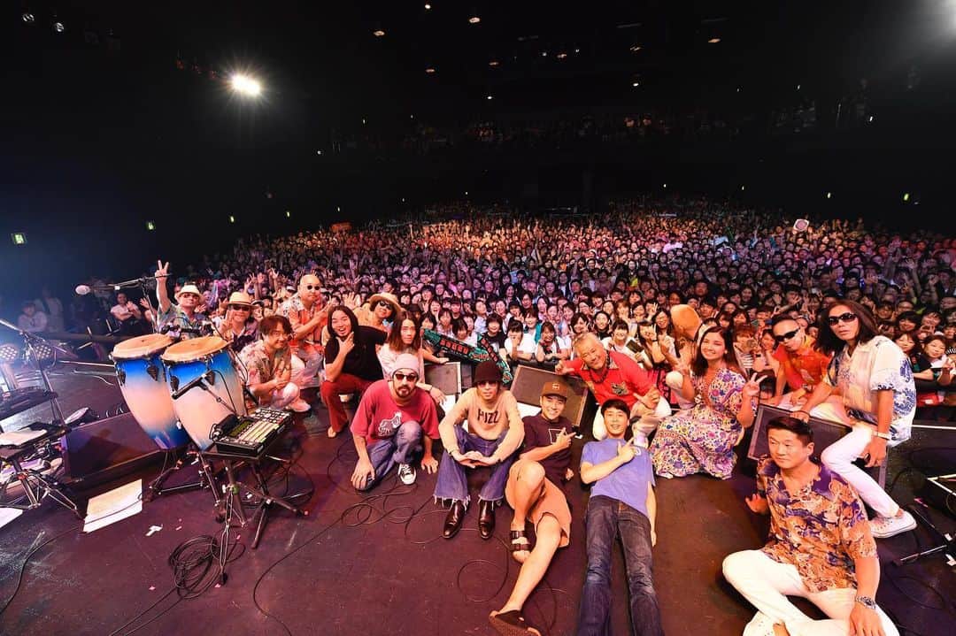 Suchmosさんのインスタグラム写真 - (SuchmosInstagram)「‪HOT STUFF 40周年おめでとうございます！ ‪久々のライブハウスで、ついにハマの大先輩クレイジーケンバンドと共演出来て最高した！‬ 俺らも100年音楽を続けられるよう頑張ります。 音楽ってイーネッ！‬ Suchmos‬  #hot40th ‬#zepptokyo ‪#CKB #Suchmos ‬」7月13日 21時28分 - scm_japan