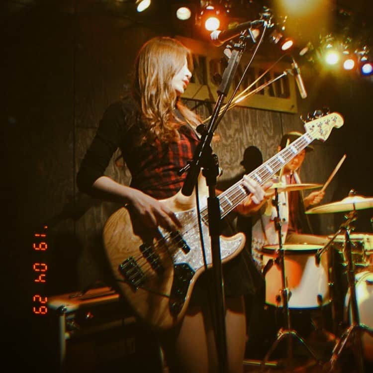 AKARIさんのインスタグラム写真 - (AKARIInstagram)「. . . Twitter➡️akaringobass . . #dailylook #fashion #ootd #music #musician #bass #bassguitar #bassist #japanesegirl #japan #follow #pink #koreanfashion #bassgram #groove #slapbass #basssolo #YouTube #youtuber #bass #ベース #ベース女子 #red #akaちゃんねる #fender」7月13日 21時25分 - akaringobass