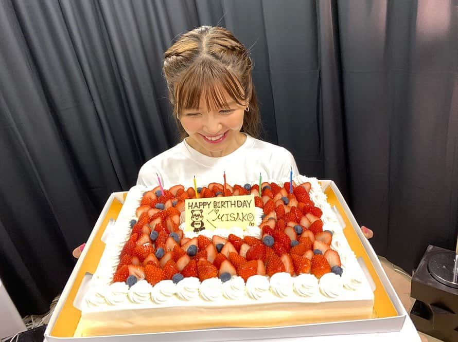 宇野実彩子さんのインスタグラム写真 - (宇野実彩子Instagram)「. AAA FAN MEETING ARENA TOUR 2019 ～FAN FUN FAN～ 札幌2公演ありがとう!! 1年ぶりにまた戻ってこれて嬉しかったです🌹 . そして公演後まさかのっ...🙈💕 メンバーとスタッフさんが、 サプライズバースデーをしてくれました🥳👏🎉 . なんだか素敵な33歳を迎えられそうな気がします💝」7月13日 21時29分 - misako_uno_aaa