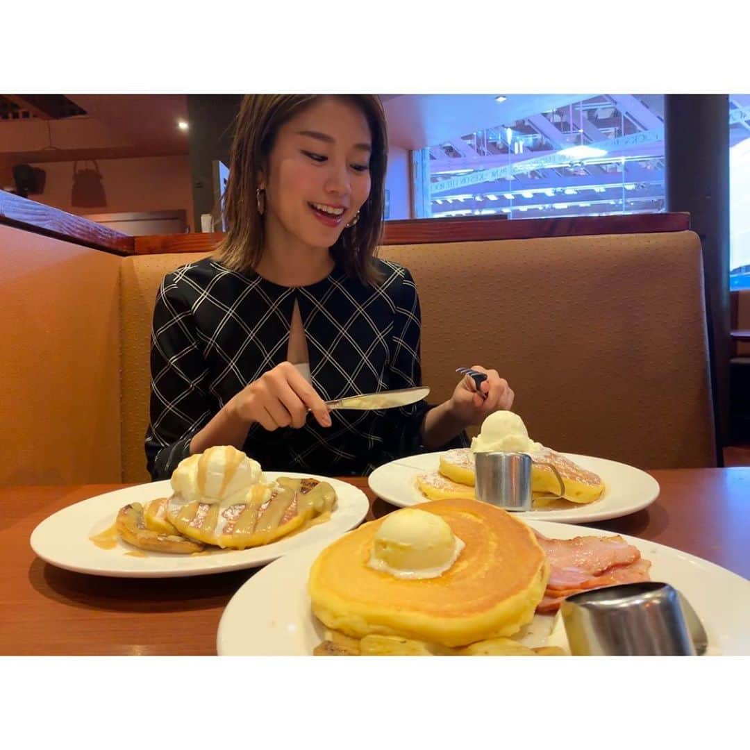 稲村亜美さんのインスタグラム写真 - (稲村亜美Instagram)「今日は朝からパンケーキを🥞 いつもに増して大人っぽいワンピース前髪かきわけにしたのですが、うちなるわんぱくが隠せませんでした、、😨😨😨 #オーストラリアの思い出🇦🇺 #普段はパンケーキあんまりたべません 笑 #週三焼肉 笑」7月13日 21時30分 - inamura_ami