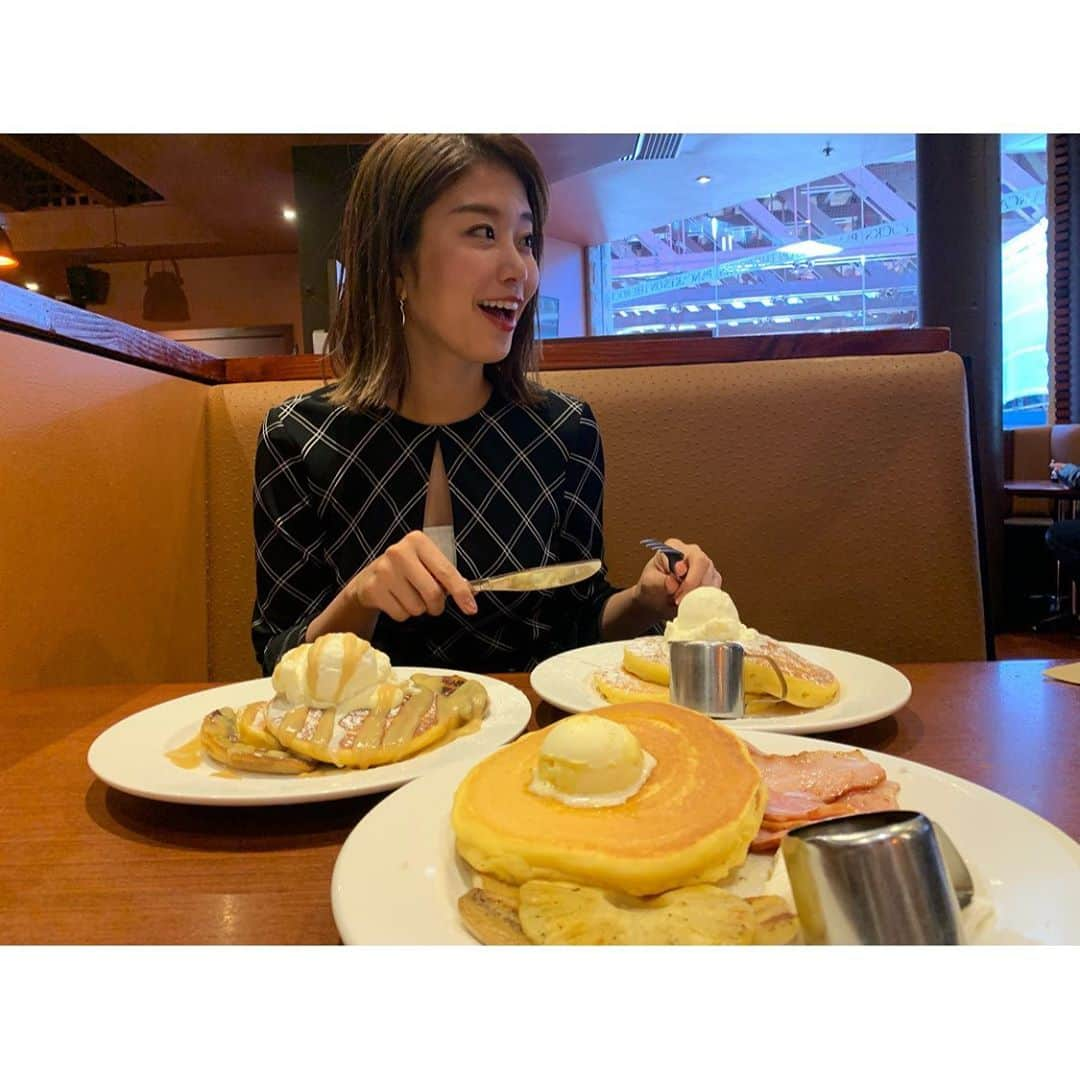 稲村亜美さんのインスタグラム写真 - (稲村亜美Instagram)「今日は朝からパンケーキを🥞 いつもに増して大人っぽいワンピース前髪かきわけにしたのですが、うちなるわんぱくが隠せませんでした、、😨😨😨 #オーストラリアの思い出🇦🇺 #普段はパンケーキあんまりたべません 笑 #週三焼肉 笑」7月13日 21時30分 - inamura_ami