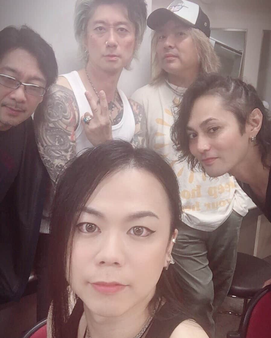 Ju-kenのインスタグラム：「大黒組、男衆別館in高松  今夜も色々楽しいこと、有りましたっ🔥 高松、ありがとうーーーーー！！ トシくん、さまさま(^^) @yoshinaritakegami @331shinya @kenta.harada @toshitakashibata  #大黒摩季 #musicmuscletour2019」
