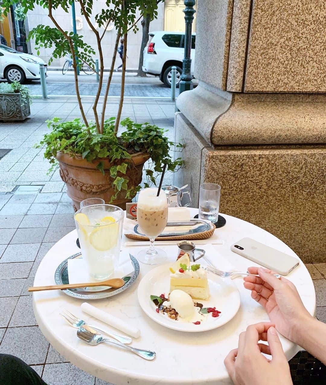 左近鈴乃さんのインスタグラム写真 - (左近鈴乃Instagram)「. Kobe🚢🌿 大阪は人でごった返してたけど、 神戸は人が少なくてゆっくりできた❤︎ たまにはのんびり過ごすのもいいなあ🍋 . #kobe #神戸 #caffera」7月13日 21時35分 - suzuno_sakon