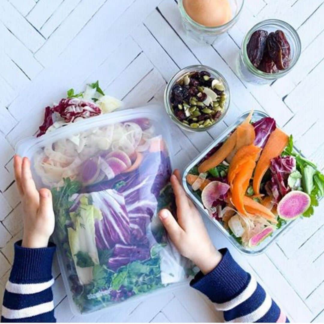 ボビー・ブラウンのインスタグラム：「So happy to have joined this @kickstarter campaign to help @chefcarla_c follow her dreams of creating an online cooking school. She is not only an Uber talented chef ( her food is healthy and delicious and Bobbi approved) she is a talented content creator and working mom on her own journey to be healthy and create her dream life. She is a go to for us creating recipes and I wish was my personal chef) so follow her and join her on Kickstarter. Link in her profile.」