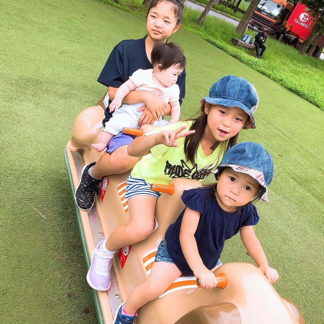 美奈子さんのインスタグラム写真 - (美奈子Instagram)「今日は 少し足を伸ばしてお友達と 吉見の道の駅へ～💕 子供達は公園で 思いっきり遊んで 母は 地元のお野菜やスイーツ目当て🍀  道の駅大好き～❤ のんびり楽しかったなあ。  #お出かけ #道の駅 #吉見 #美奈子」7月13日 21時47分 - minako_official