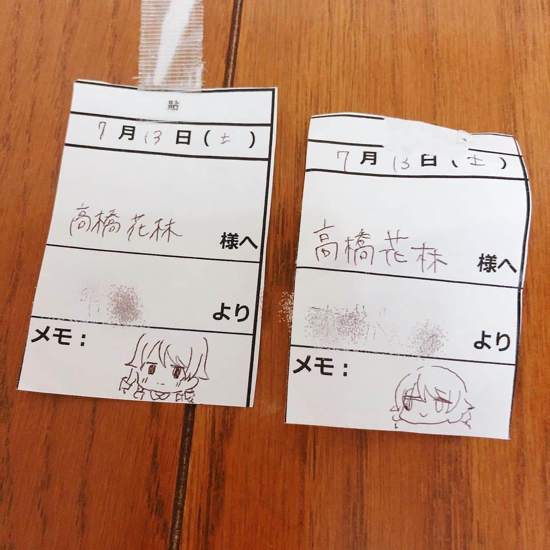 高橋花林のインスタグラム：「プレゼントにつけるタグ…かな？ いくつか付いてたけど、乃々ちゃんもいた。」