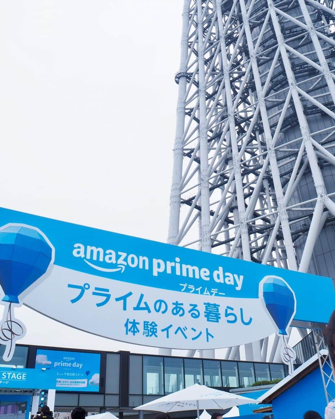 こままりえさんのインスタグラム写真 - (こままりえInstagram)「✴︎ Amazon Prime event✨ . 年に一度の会員限定のビッグセール プライム会員大感謝祭「プライムデー」が 7/15-7/16に開催するそう☺️✨ . それに先駆けて、 目玉商品の数々やAmazonプライムの サービスを体験できるイベントに 娘ちゃんと遊びに行ってきました🗼👧💫 . ちなみに娘ちゃんが持っているバナナは #Amazonフレッシュ のもの🍌 親子で試食しましたがおいしっ😋🍌🍌 あ〜😍プライムデーが待ち遠しいです💓 . #プライムデー #アマゾン #セール #Primeday #PR #amazonprimeday #amazon #amazonprime #amazonfresh #tokyoskytree #東京スカイツリータウン #東京スカイツリー #ソラマチ #Amazonジャパン #Amazonプライム #プライムのある暮らし #東京 #東京スカイツリータウン #大阪 #湊町リバープレイス #新潟 #新潟万代シテイ #2歳2ヶ月 #娘ちゃんの成長記録 #バナナ好き」7月13日 21時48分 - komamarie