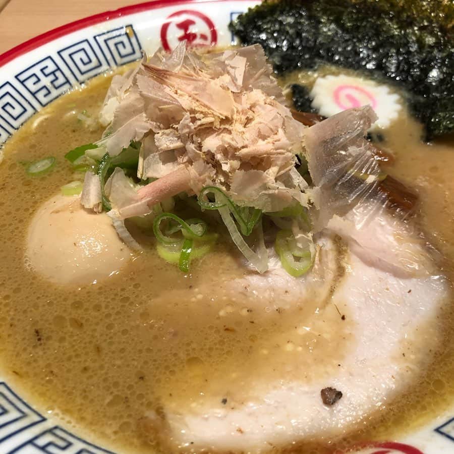 中谷一馬のインスタグラム：「#東京煮干しらーめん #玉 #gyoku #とろりそば #味玉 #指宿 の #かつおぶし が #GOOD (￣▽￣)♡ #立憲民主党 #衆議院議員 #中谷一馬 #訪れたラーメン店1000軒以上 #心の友はダイエットの敵」