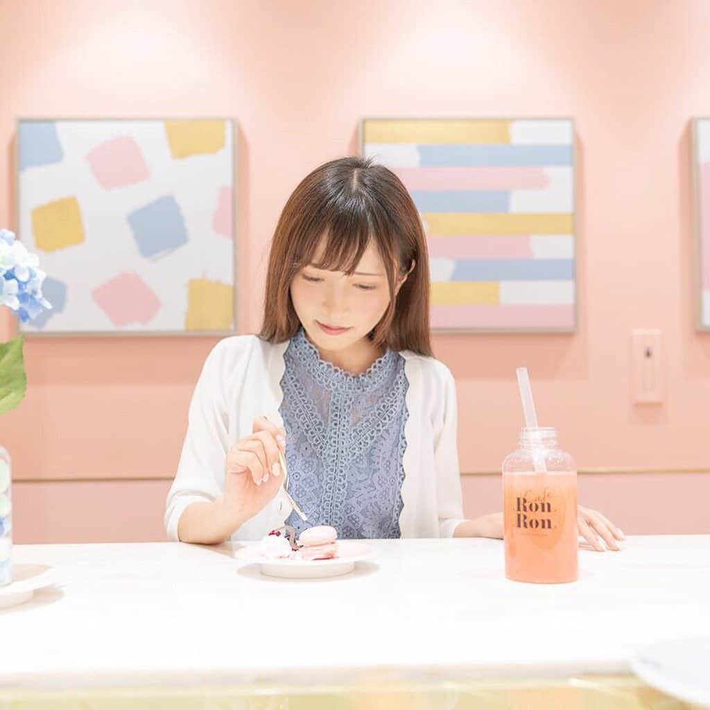 宮瀬玲奈さんのインスタグラム写真 - (宮瀬玲奈Instagram)「. . . . . スイーツが回ってるお店！✨ . 食べ放題で 可愛いの宝庫でした😢💓 . オススメです！ . . . #ナナブンノニジュウニ #立川絢香  #宮瀬玲奈 #れいにゃん  #回転寿司 #回転ケーキ #声優 #アイドル #福岡 🍜 #ポートレート #コーデ #アニメ #撮影 #原宿 #カフェ #東京カフェ #新宿カフェ #東京カフェ巡り  #原宿カフェ #コーデ #アニメ  #スイーツ女子 #anime #idol #portrait #fashion #fashiongram #ootd #outfit #tokyo #harajuku #caferonron  #CafeRonRon .」7月13日 22時00分 - reinyan_0526