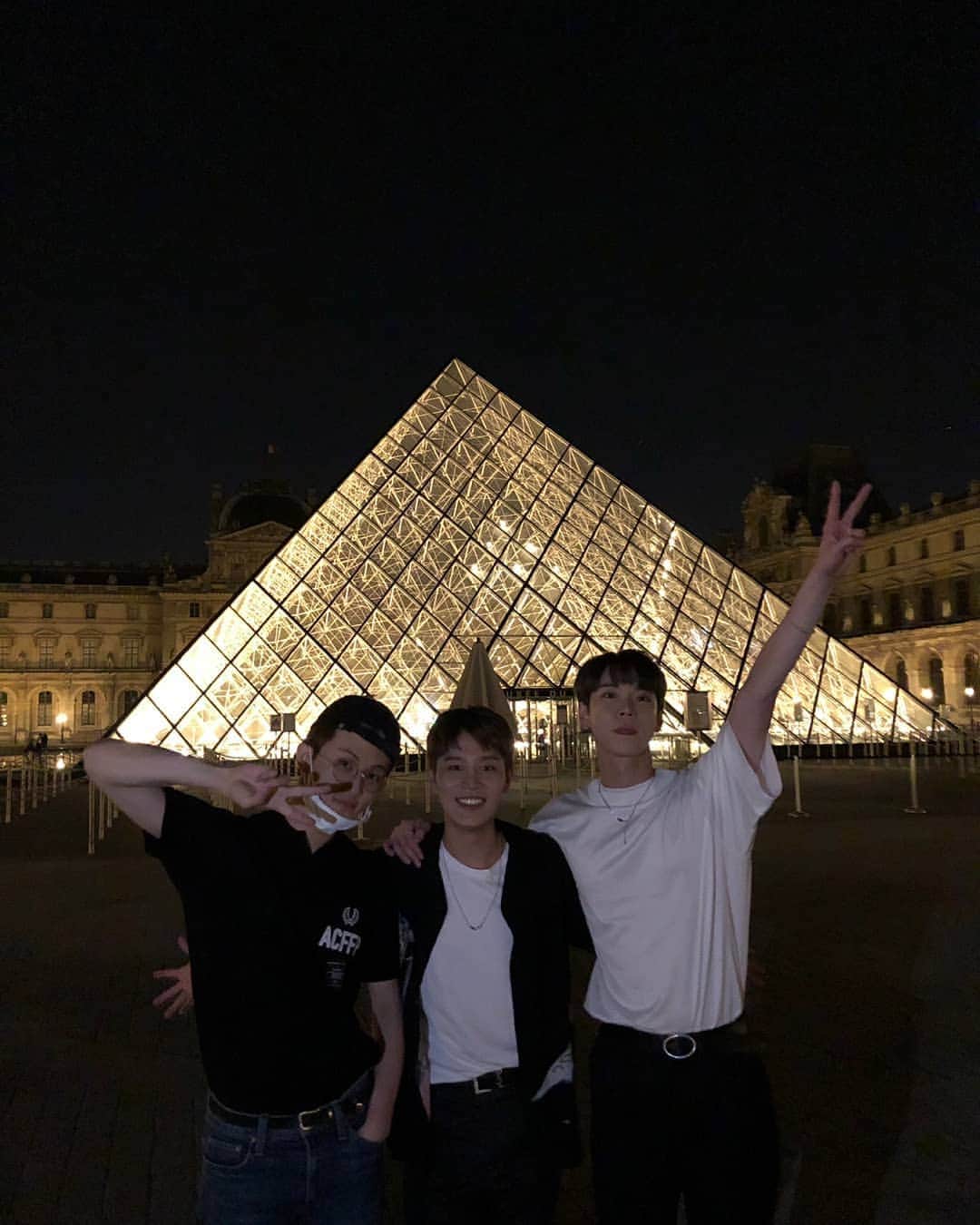 NCT 127さんのインスタグラム写真 - (NCT 127Instagram)「✌in Paris✌  #NEOCITYinPARIS #NCT127inPARIS #NCT127TOTHEWORLD #NCT127_1st_World_Tour #NCT127 #NCT」7月13日 22時00分 - nct127
