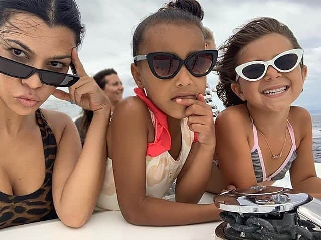 People Magazineさんのインスタグラム写真 - (People MagazineInstagram)「Kourtney Kardashian, North West and Penelope Disick are a summer Saturday mood. 😎| #Regram @KourtneyKardash」7月13日 22時04分 - people