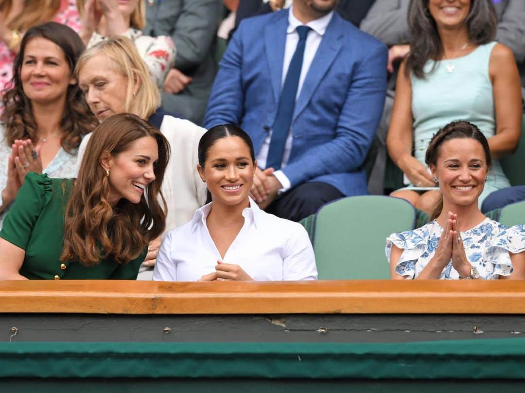 ELLE UKさんのインスタグラム写真 - (ELLE UKInstagram)「Best seats in the house (court)! Kate, Meghan and Pippa are at #Wimbledon for the women’s final between Serena Williams  and Simona Halep 🎾 LINK IN BIO」7月13日 22時11分 - elleuk