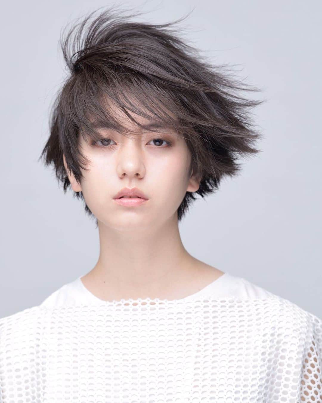 野口和弘のインスタグラム：「風が吹いたようなスタイリング。 . hair @cieca.noguchi  make  @cieca.ayumi . . #ciecanoguchi#hairstyle#haircolor#shorthair #bobhair#longhair#fashion #hairarrange#ショートボブ#ショートヘア#ボブスタイル#グラボブ#ボブウルフ#オレンジュ#ハイライト#ハイトーン#ブリーチ#グレージュ#ヘアアレンジ#グラデーションカラー#シースルーバング#アクセサリーバング#ヘアカラー#ヘアカタログ #ヘアセット#外国人風#表参道#原宿#美容室」