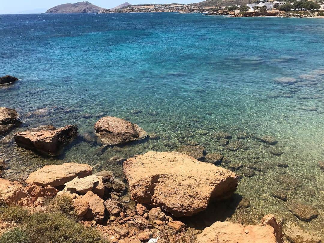 トームさんのインスタグラム写真 - (トームInstagram)「Happiness is an empty secluded beach #Ambelas #Naoussa #Paros #Greece #tometravels」7月13日 22時07分 - tomenyc