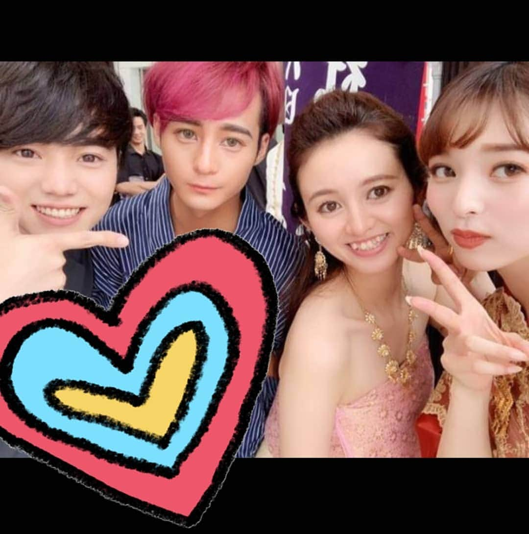 岩野理沙さんのインスタグラム写真 - (岩野理沙Instagram)「可愛いなー❤️ 言い過ぎたら 気持ち悪いかな？っち思って 心のなかで思いよる🤤笑  本物のほうが皆素敵っち どういうことかな？💕 #タイフェス #親か #可愛い #嬉しい #love #素直に伝えたくなる #怪しい #jmix #oita #関係ないけど  #運動 #4日目 #三日坊主じゃない  #汗 #ダイエット #刺激 #食事制限しないと #駄目かな #thai」7月13日 22時10分 - risaiwano