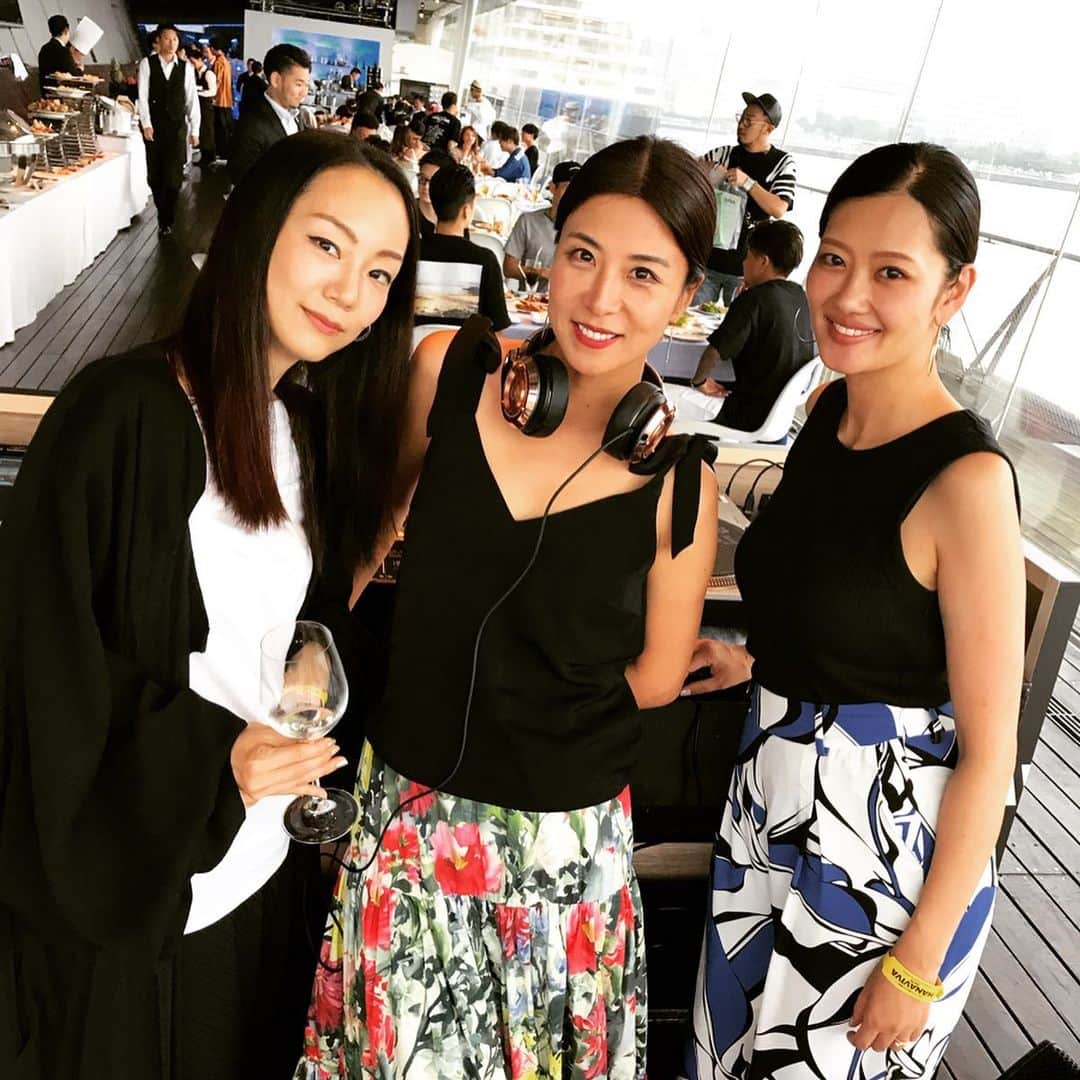 DJ Yummyのインスタグラム：「🎐🎐🎐WombのSMASHも大さん橋の花火大会も楽しかったです！！！DJの後、控え室で生後2ヶ月の赤子に癒されるという稀有な体験をしました。。やはり。。赤ちゃんは。。 良い👶❣️遊んでくださった素敵な皆様と また近々🛀🏻お会いできますように #party#festival #dj#djlife#hanaviva#vip#dj#mama#flowerworks#neufneuf#fireworks#大桟橋#MIYAVIさん待機ッ」