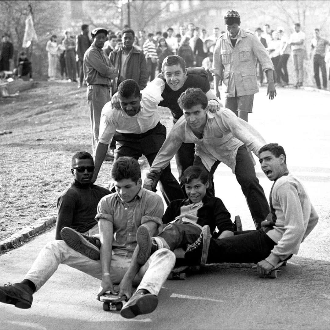 lifeさんのインスタグラム写真 - (lifeInstagram)「A group of New York City teenagers skateboarding down a hill in Central Park. (Bill Eppridge—The LIFE Picture Collection/Getty Images) #NYC #Skateboarding #CentralPark」7月13日 22時24分 - life